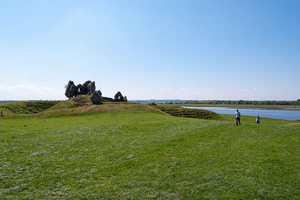 クロンマクノイズ城 / Clonmacnoise