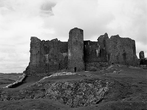 ウェールズの城 / Carreg Cennen Castle